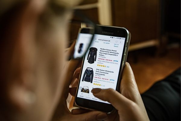 Get and Update Review on Fashion Website