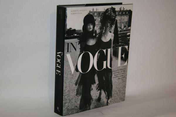 Best book for In Vogue: An Illustrated History of the World's Most Famous Fashion Magazine, Alberto Oliva, Norberto Angeletti