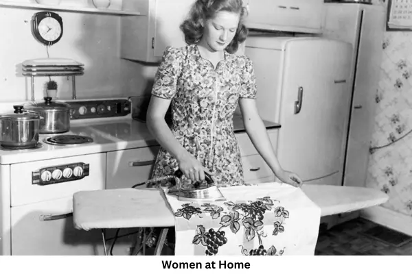 Women's Fashion of the 1930s: From Upper Class to Commons 7 Women at Home in the 1930s