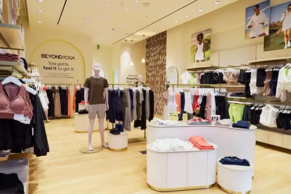 9 Most Popular Maternity Clothing Brands 11 Image: Beyond Yoga Brand Store