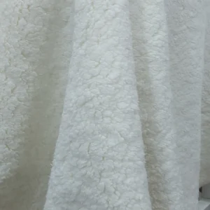 100% polyester velvet lining